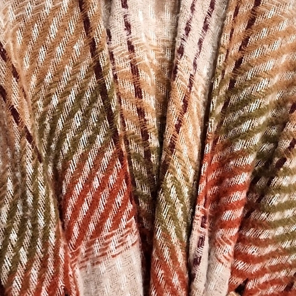 Vince Camuto wrap Shawl size OS - Picture 3 of 7